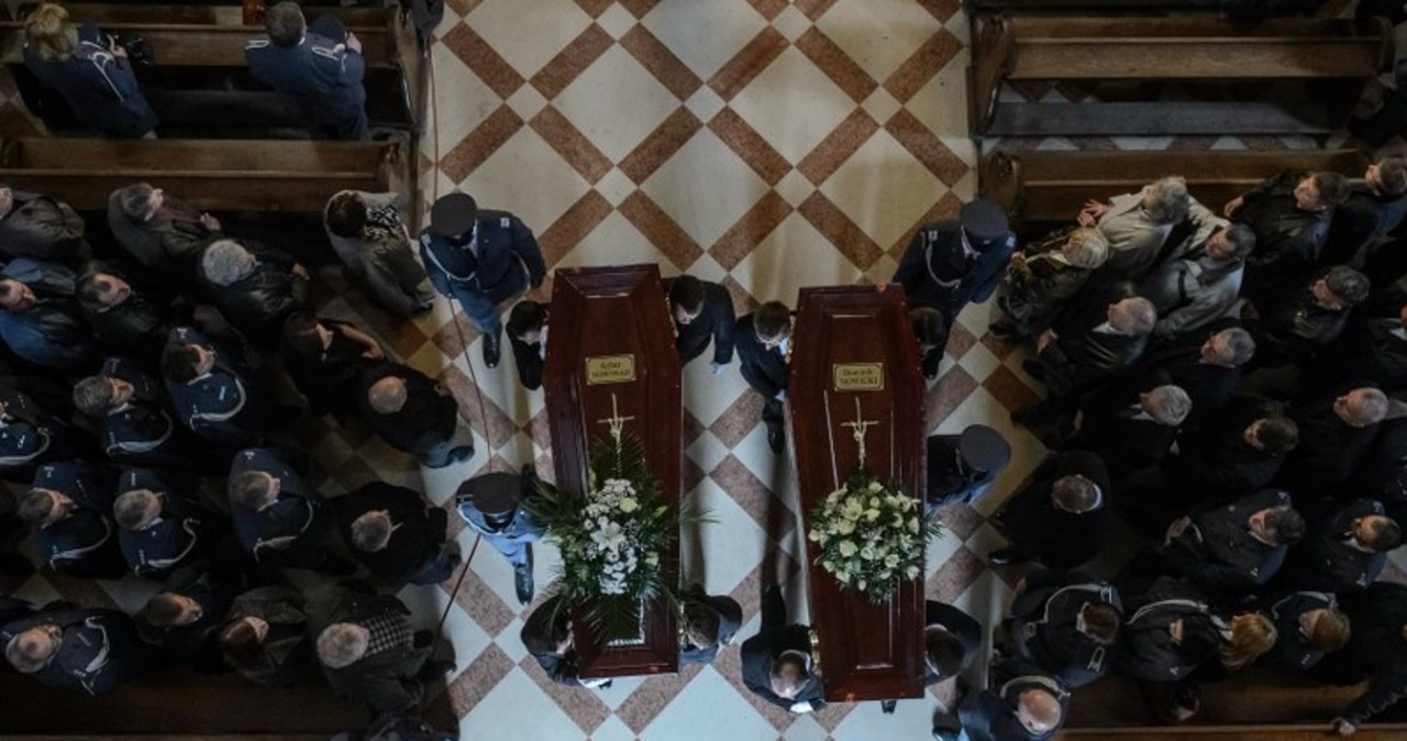 Pochowano dwóch Polaków, którzy zginęli w zamachu w Tunezji