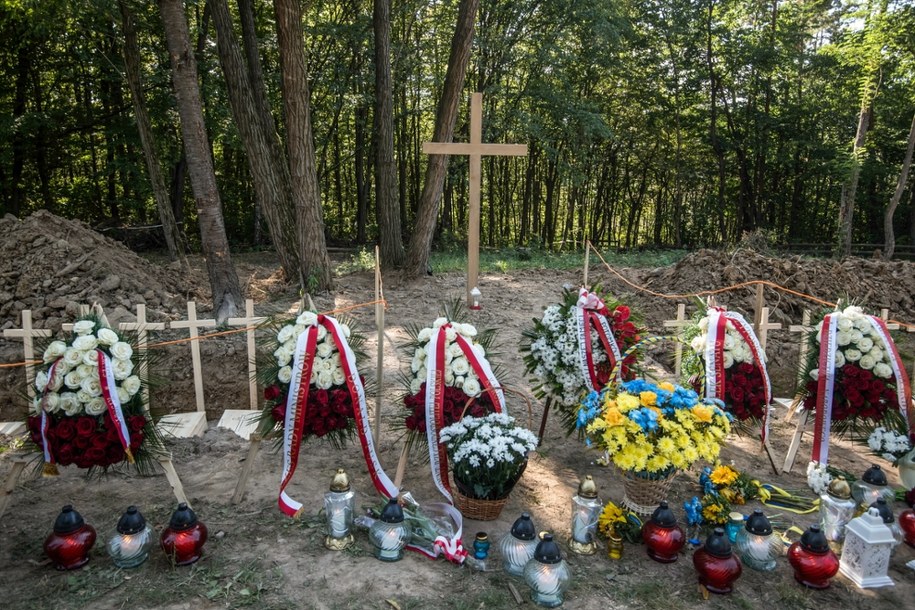 Pochówek polskich ofiar rzezi wołyńskiej dokonanej przez ukraińskiej nacjonalistów (zdjęcie poglądowe) /Vladyslav Musiienko /PAP/EPA