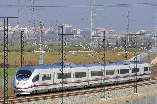 Pociąg AVE na trasie Barcelona-Girona-Figueres /EPA