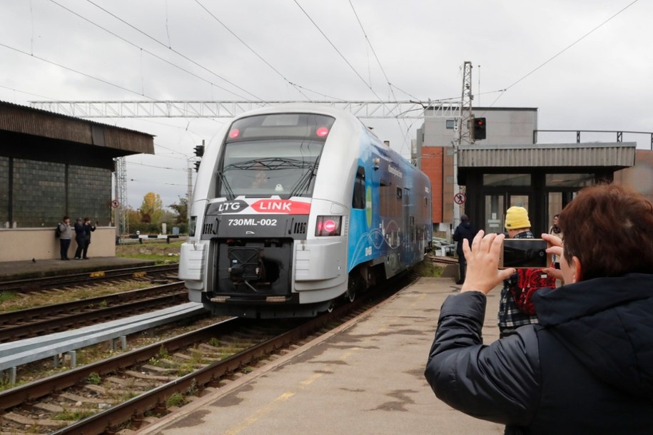 Pociąg Connecting Europe Express (CEE) Baltic na dworcu w Rydze /	Toms Kalnins /PAP/EPA