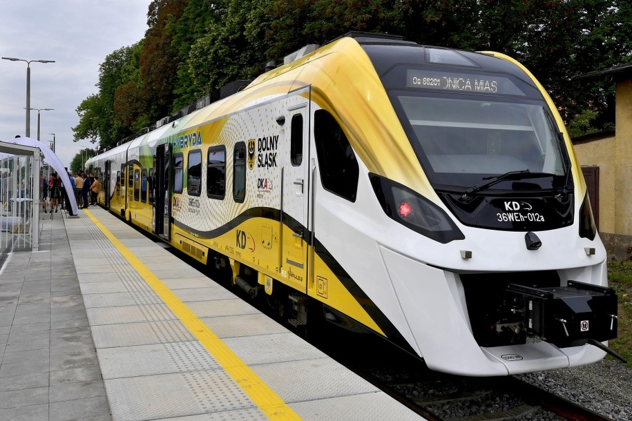 Pociąg hybrydowy Kolei Dolnośląskich /Sebastian Borowski /PAP
