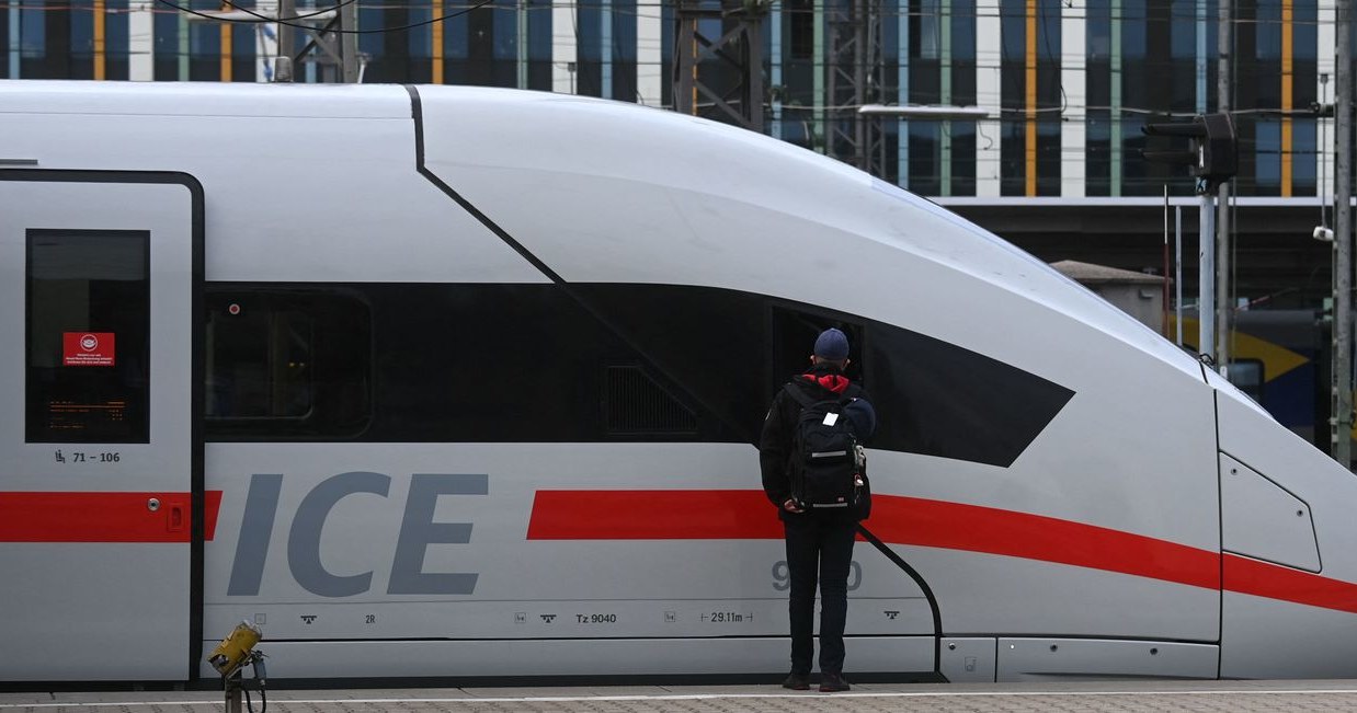 Pociąg ICE Deutsche Bahn na dworcu w Monachium /AFP