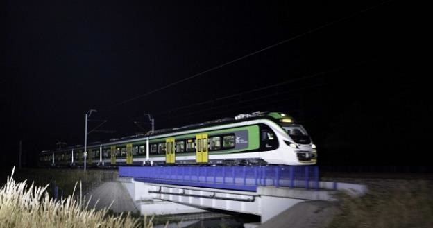 Pociąg Impuls Newagu dla Kolei Mazowieckich osiągnął na Centralnej Magistrali Kolejowej  prędkość 22 /Rynek Kolejowy