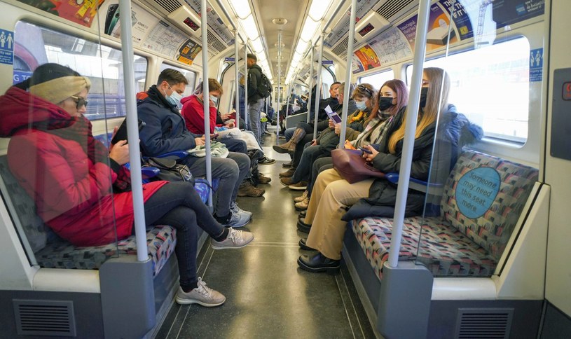 Pociąg metra w Wielkiej Brytanii /AP /East News