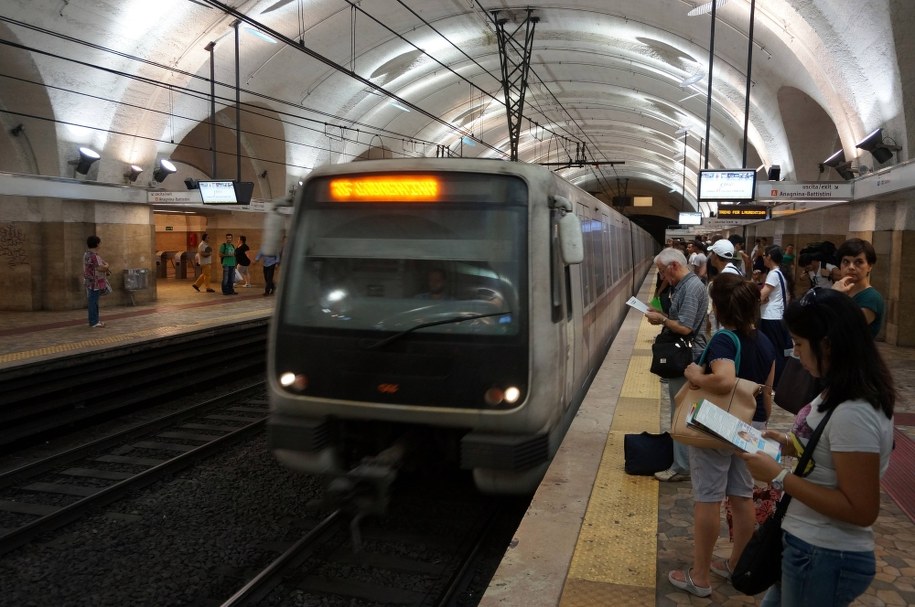 Pociąg na stacji metra w Rzymie /PAP/DPA/Soeren Stache /PAP/EPA