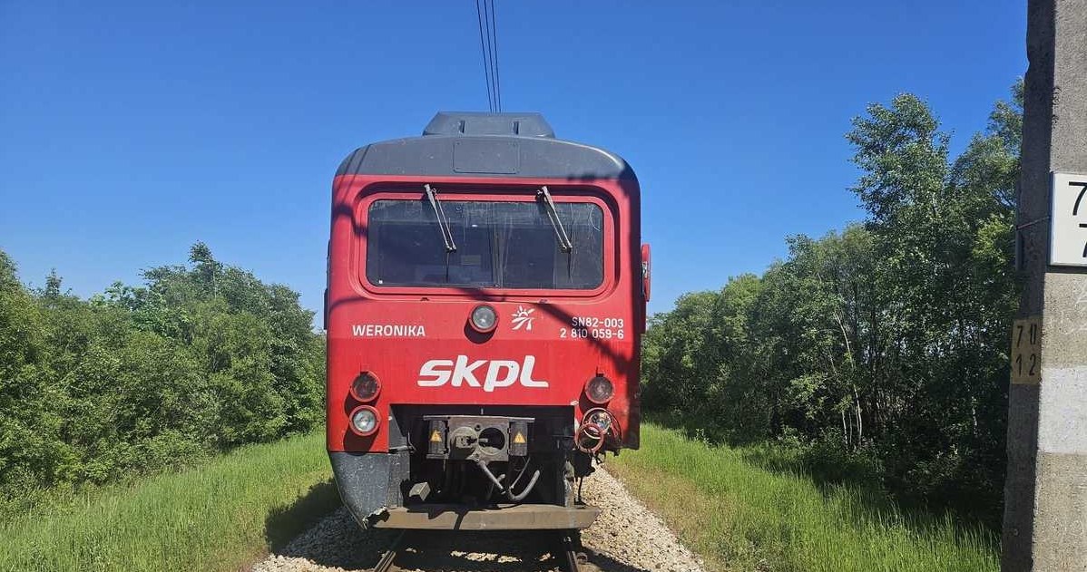 Pociąg odniósł uszkodzenia, ale nikomu nic się nie stało /Policja