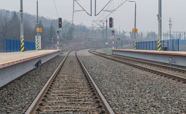 Pociąg potrącił kobietę. Tragedia na torach w Pomorskiem