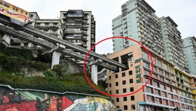 Pociąg przejeżdża tu przez wieżowiec. Oto najbardziej niezwykła metropolia świata