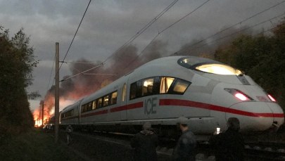Pociąg stanął w płomieniach. Jechało nim 500 pasażerów