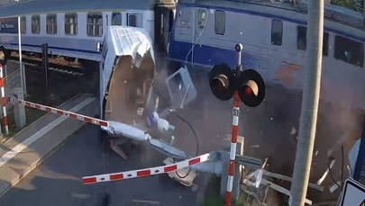 Pociąg staranował busa na przejeździe. Nagranie mrozi krew w żyłach