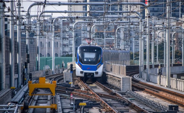 Pociąg testowy wjechał w robotników. 11 osób nie żyje