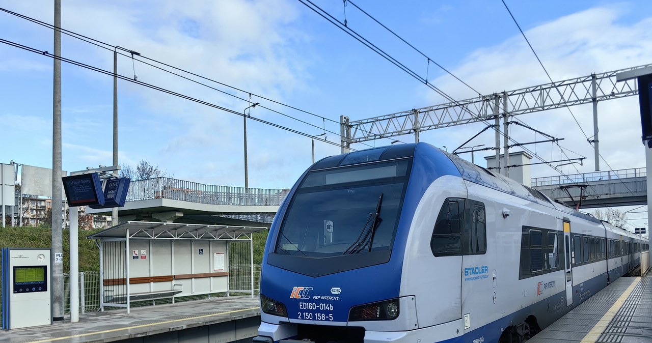 Pociąg to chętnie wybierany rodzaj transportu. Podróż pociągiem może być niezwykle przyjemna, a przy tym niedroga. Warto tylko dowiedzieć się, kiedy najlepiej kupować bilety. /Andrzej Zbraniecki/East News /East News