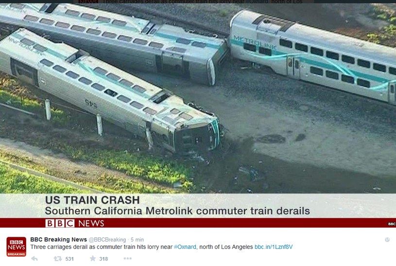 Pociąg uderzył w samochód ok. godz. 5.45 rano /BBC News/ Twitter /