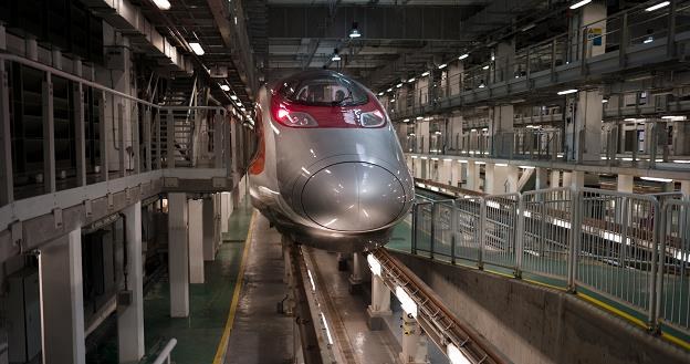 Pociąg wielkich prędkości na stacji West Kowloon w Hongkongu /EPA