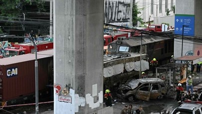 Pociąg wpadł w autobus, pojazdy stanęły w płomieniach. Wiele ofiar