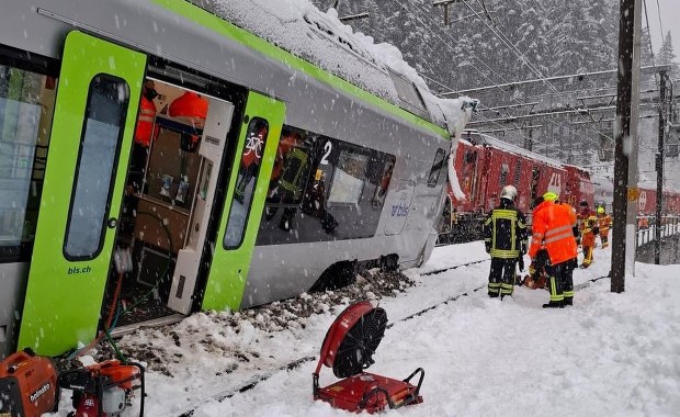Pociąg wykoleił się w Alpach. Są ranni