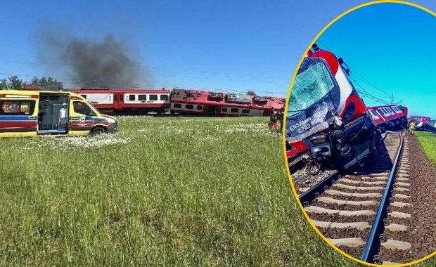 Pociąg zderzył się z ciężarówką w Wielkopolsce. Jedna osoba nie żyje, wielu poszkodowanych