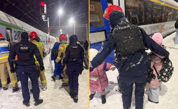 ​Pociąg ze 180 pasażerami utknął w zaspach