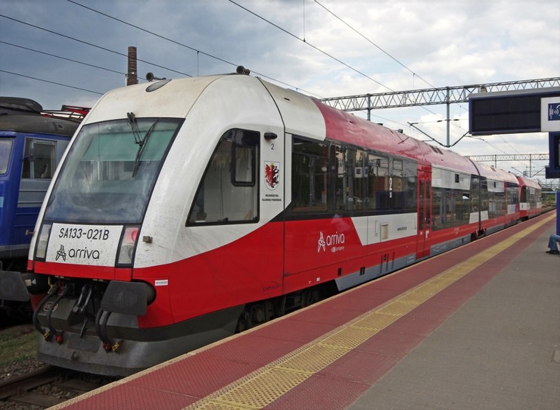 Pociągi Arriva można spotkać na ponad 100 stacjach kolejowych w trzech polskich województwach /Marek Bazak /East News