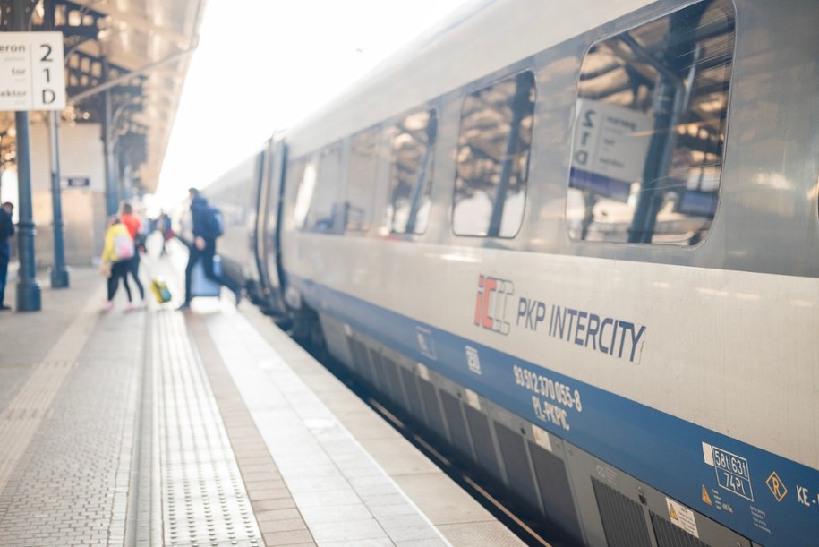 Pociągi PKP Intercity przewiozły w ub.r. 78,5 mln pasażerów /Shutterstock