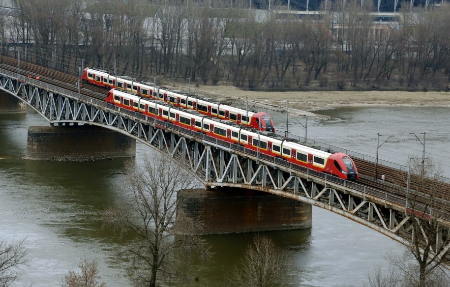 Pociągi SKM na moście średnicowym w Warszawie /Tomasz Gzel /PAP
