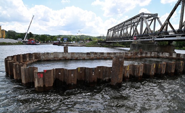 Pociągi z Gryfina opóźnione. Remont mostu wprowadził chaos