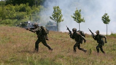 Pocisk z karabinu maszynowego trafił w dom. Groźny incydent na Podlasiu
