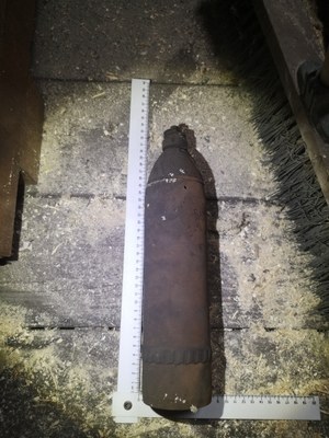 Pocisk znaleziony na poddaszu kamienicy /Komenda Miejska Policji w Rudzie Śląskiej /Policja