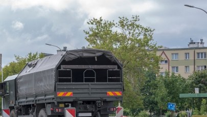 Pociski artyleryjskie na terenie elektrowni. Wezwano saperów