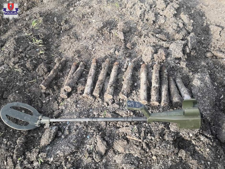 Pociski z II wojny światowej znalezione w Antoniówce ( Lubelskie) /Policja