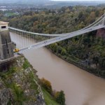 Poćwiartował ciała, ukrył je w walizkach i porzucił przy moście. Zapadł wyrok