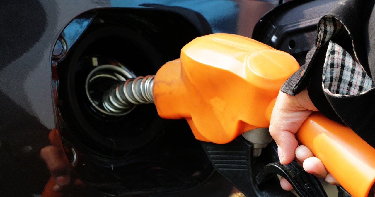 Początek listopada na rynku paliw nie przyniesie zaskoczenia /123RF/PICSEL
