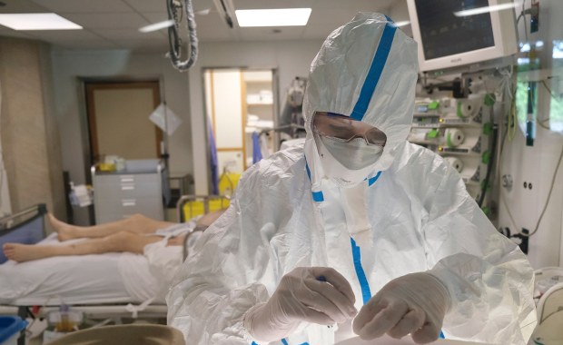 Początek pandemii Covid-19. Wciąż więcej pytań niż odpowiedzi