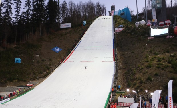 Początek PŚ w skokach na igielicie w Wiśle. Powodem… piłkarski mundial w Katarze