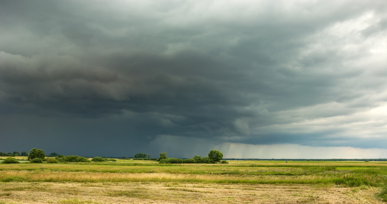 Początek tygodnia będzie słoneczny, ale od środy prognozowane są burze /123RF/PICSEL