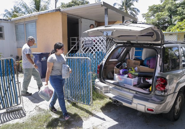 Początkowo ewakuacja objęła 350 tysięcy mieszkańców Florydy /ERIK S. LESSER /PAP/EPA