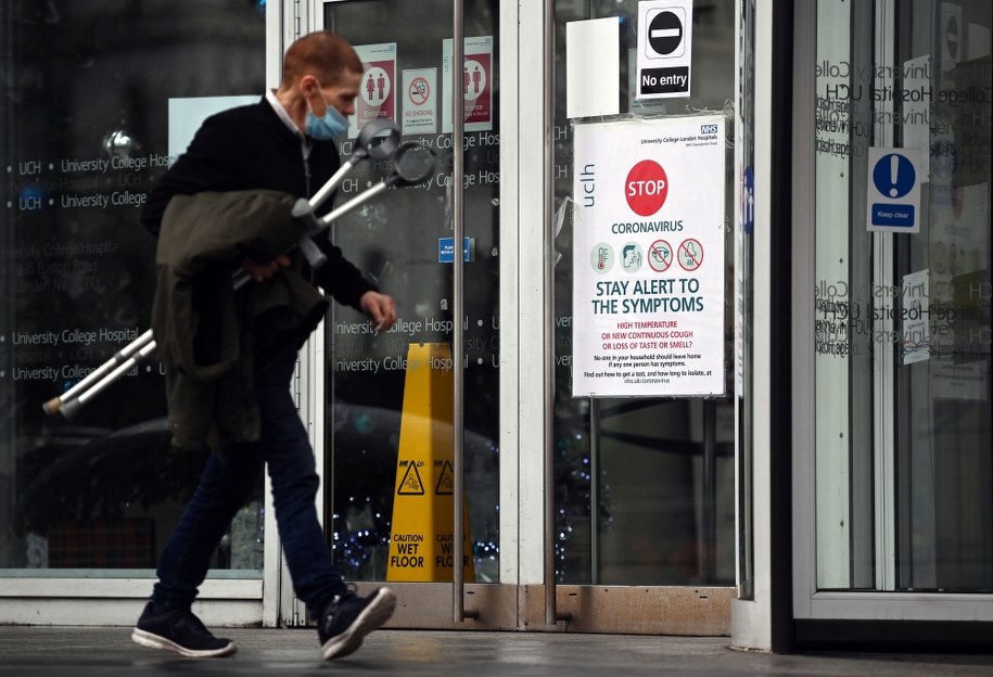 Początkowo szczepienia będą prowadzone w 50 szpitalach / 	ANDY RAIN    /PAP/EPA