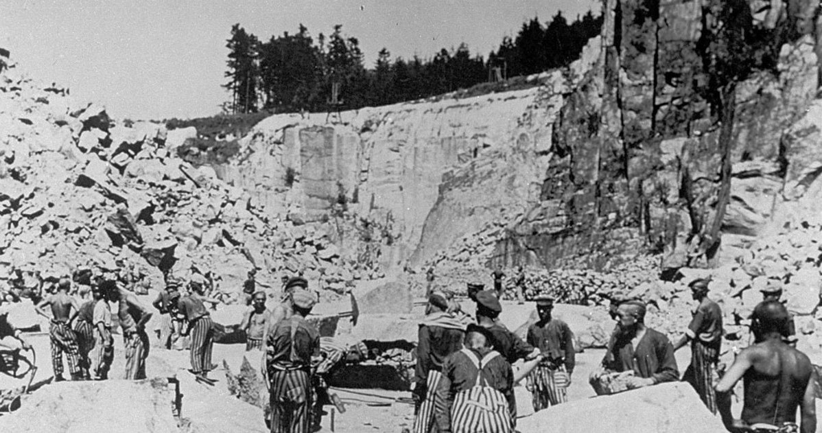 Początkowo więźniowie pracowali jedynie w kamieniołomie. Później "zatrudniono" ich w największych niemieckich fabrykach /US Holocaust Memorial Museum /INTERIA.PL/materiały prasowe