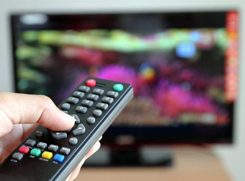 Poczta Polska przyjmuje wnioski o dopłatę do zakupu telewizorów i dekoderów /123RF/PICSEL