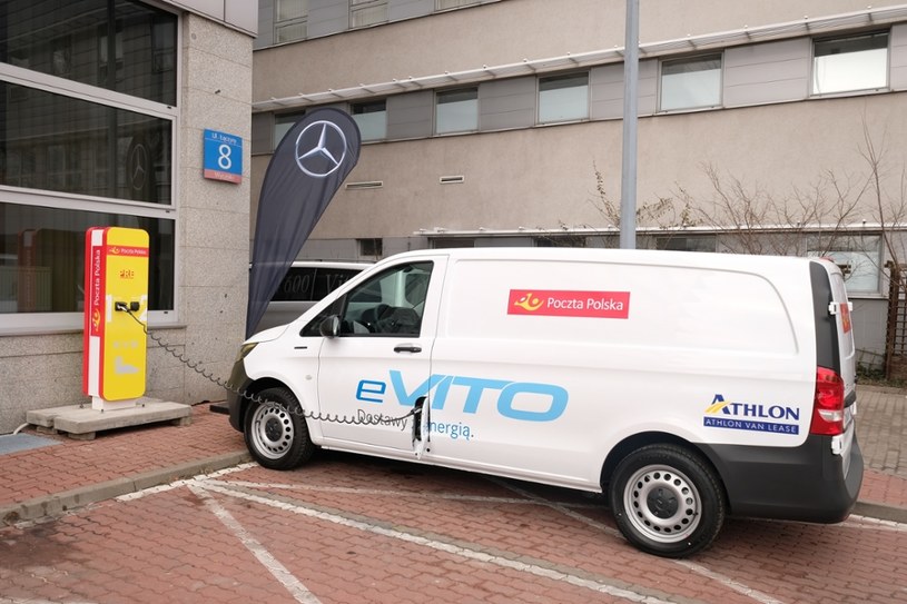 Poczta testowała samochody elektryczne już w zeszłym roku /Mateusz Grochocki /East News