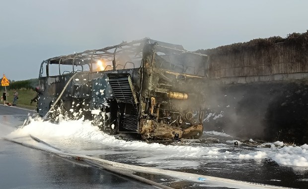 Pod Balicami na A4 zapalił się autokar 