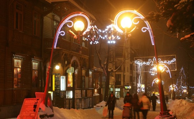 Pod Giewontem zabłysły bożonarodzeniowe iluminacje