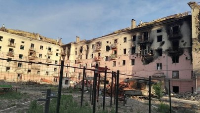 Pod gruzami jednego z domów w Mariupolu znaleziono ponad 100 ciał