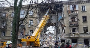 "Pod gruzami wciąż mogą być ludzie". Zmasowany atak na Odessę