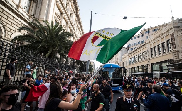 Pod koniec sierpnia 30 tys. zakażeń dziennie? Włosi ostrzegają