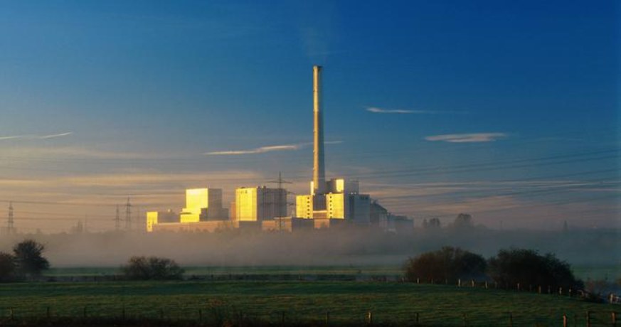 Pod koniec tego roku wygaszone mają zostać trzy z sześciu czynnych jeszcze niemieckich elektrowni atomowych /Deutsche Welle