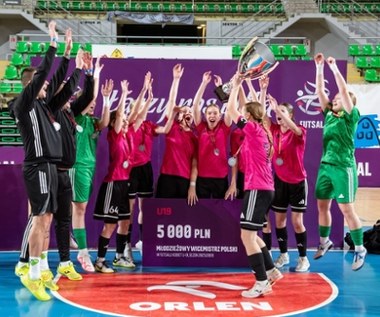 Pod Krakowem trenują wicemistrzynie Polski w futsalu. Piłkarki z Targowianki z medalami!