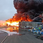 Pod Kraśnikiem płonęły odpady z plastiku. "Pożar jest duży"