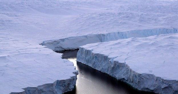 Pod lodami Antarktydy ukryto ogromne urządzenie do poszukiwania neutrin /AFP