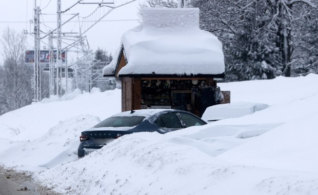 Pod naporem śniegu zawalił się dom w Rdzawce